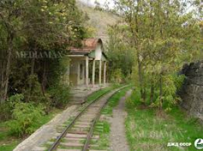 Զենք-զինամթերք` «Մանկական երկաթուղի» այգու թունելի մոտ